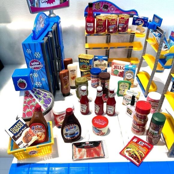 5 Surprise Mini Brands Series 3 Electronic Mini Mart Playset by ZURU - Picture 3 of 11